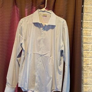 Excellent dress shirt for those that have to dress in business attire everyday.